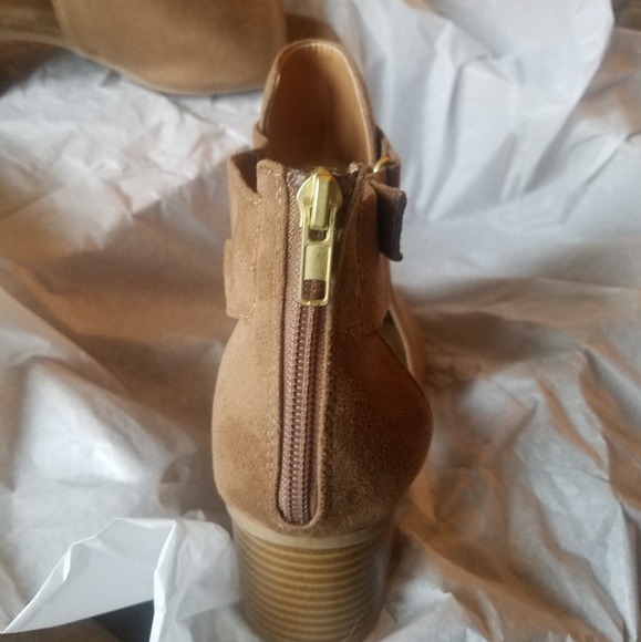 Shoes - Picture 3 of 3